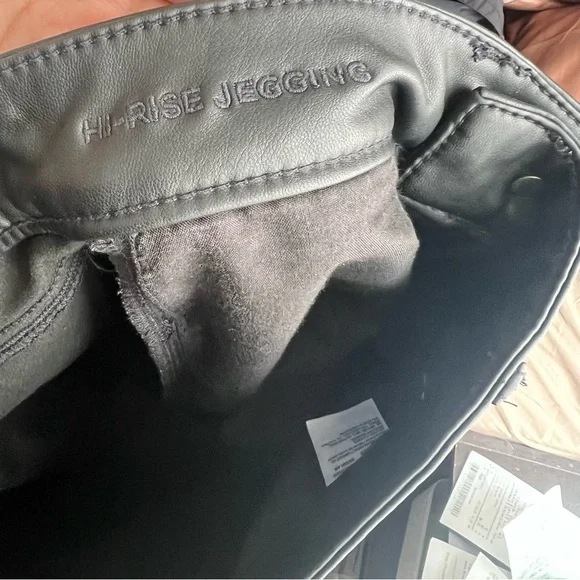 American Eagle Faux Leather Black Hi Rise Jeggings Size 6 - Picture 5 of 6